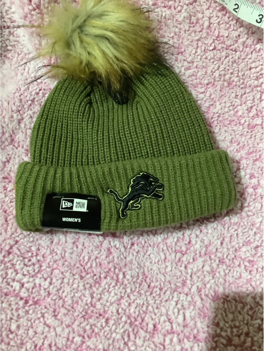 New Era Women's NFL Detroit Lions Pom Pom Beanie Hat